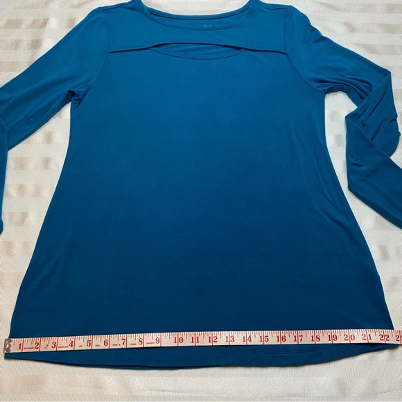 Soft Surroundings Teal Long Sleeve Women’s Small Knit Top w/ front cut-out Soft! - Picture 7 of 10